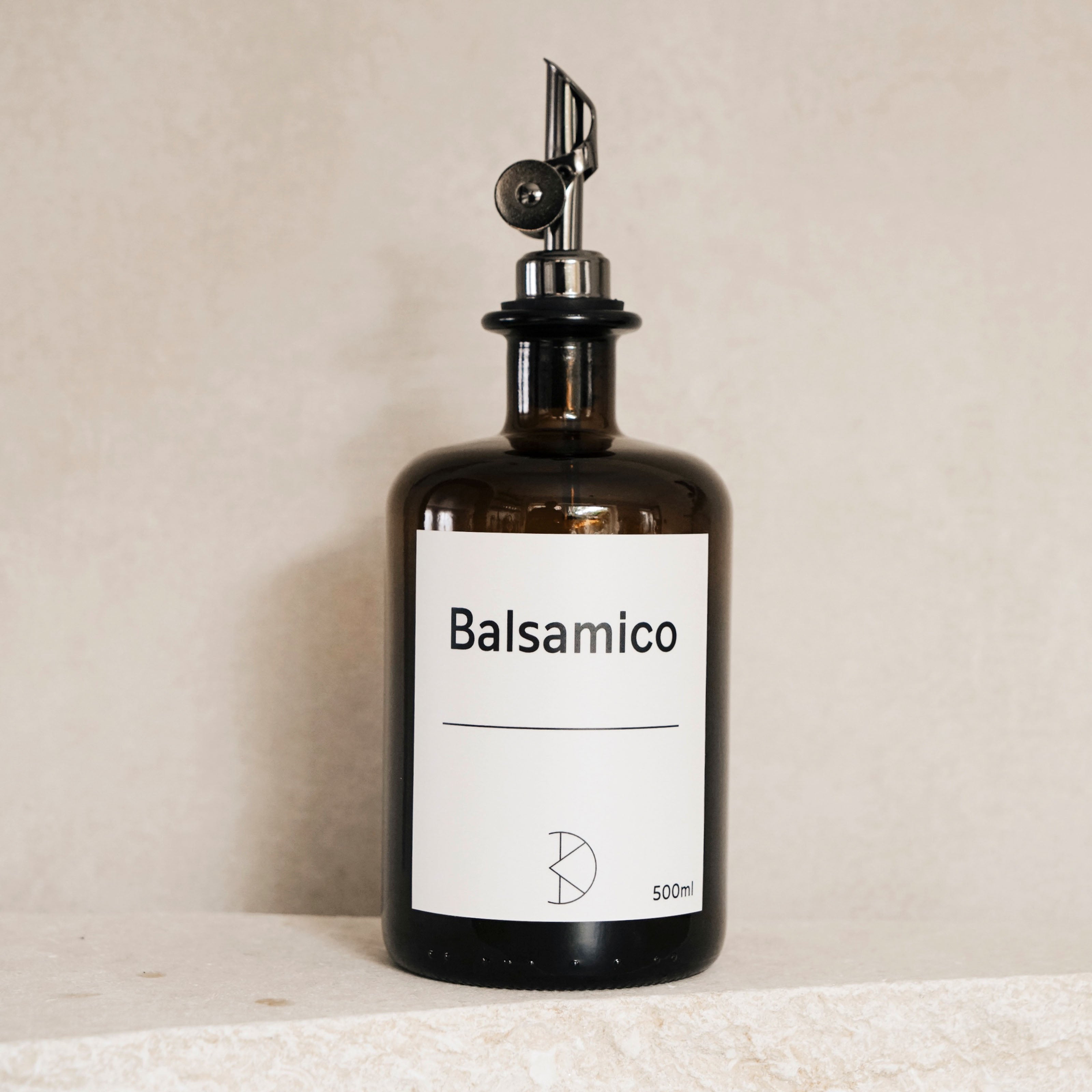 Ölflasche aus Braunglas – 500 ml mit Edelstahl-Ausgießer & UV-Schutz - Koffs Design