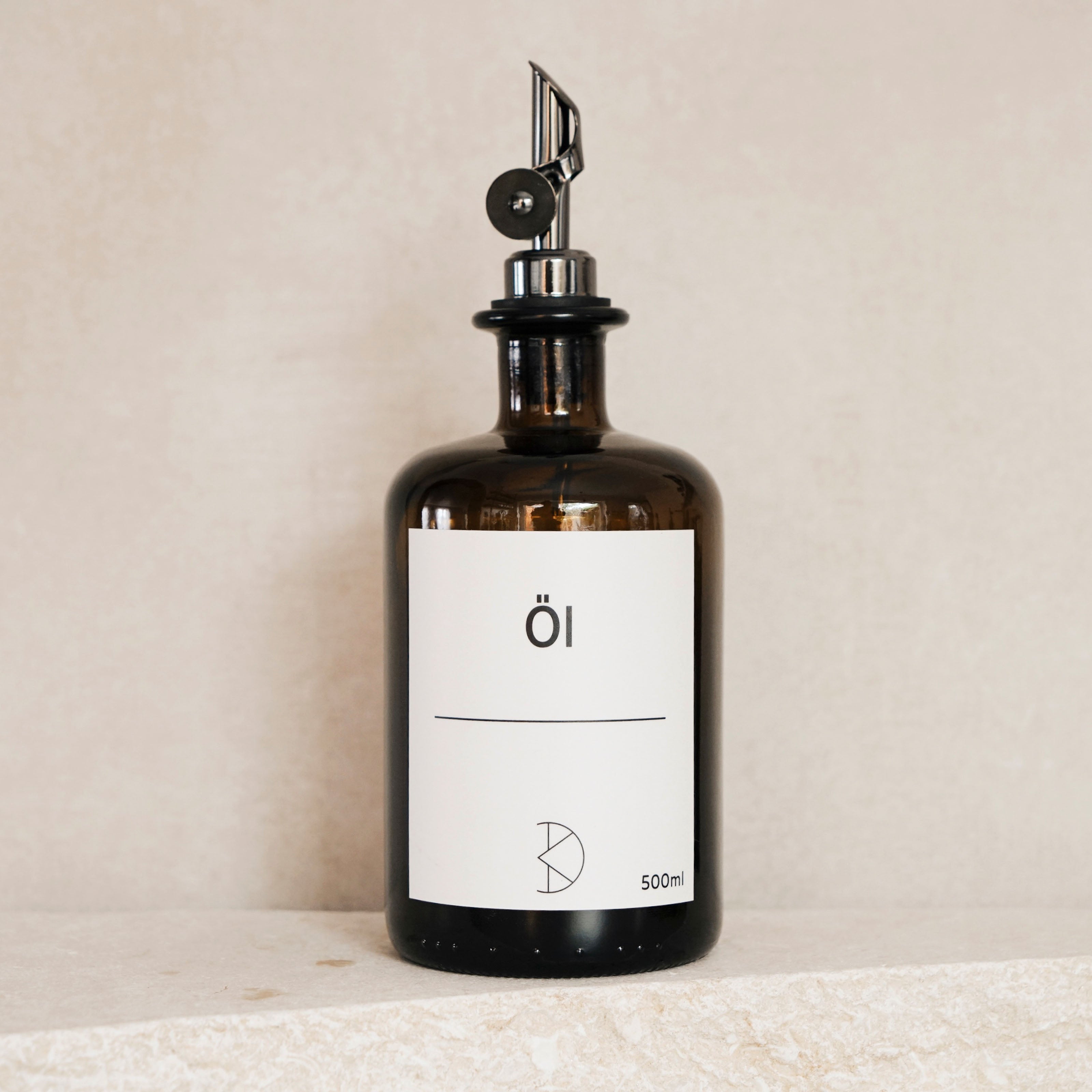 Ölflasche aus Braunglas – 500 ml mit Edelstahl-Ausgießer & UV-Schutz - Koffs Design
