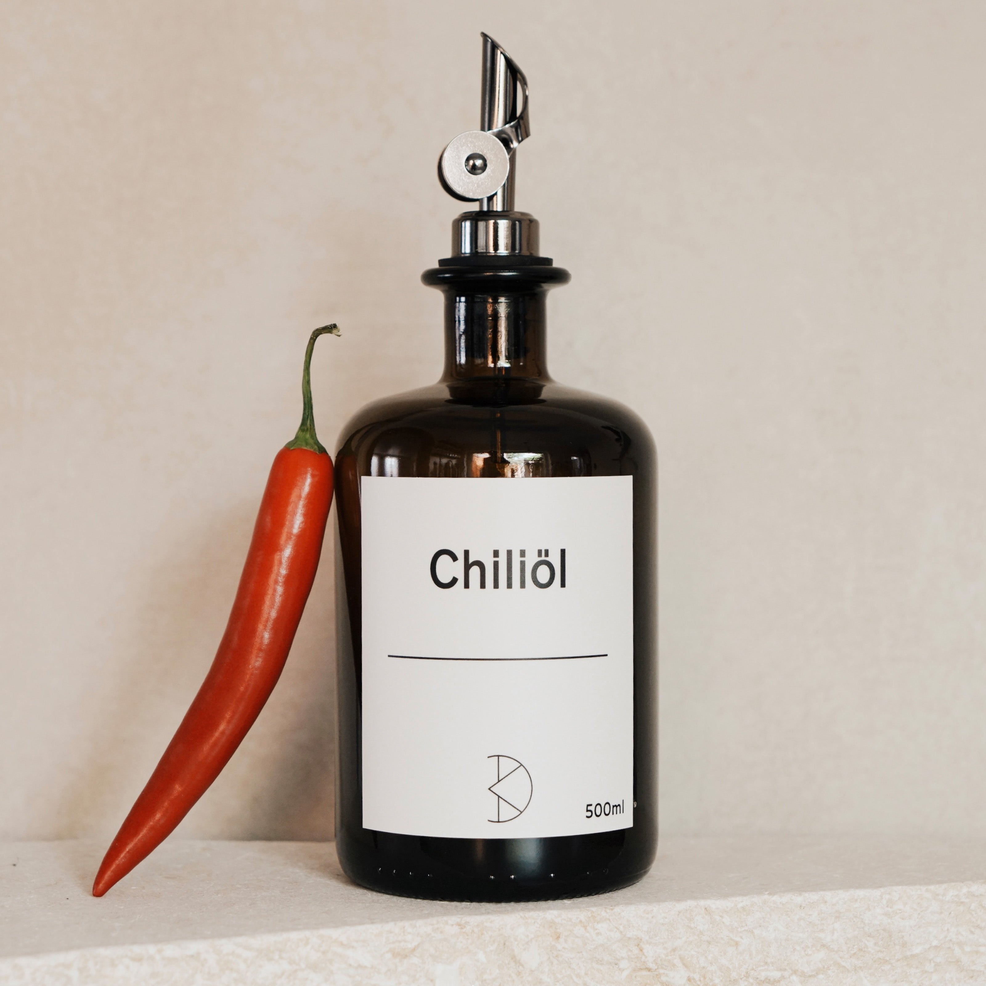 Ölflasche aus Braunglas – 500 ml mit Edelstahl-Ausgießer & UV-Schutz - Koffs Design