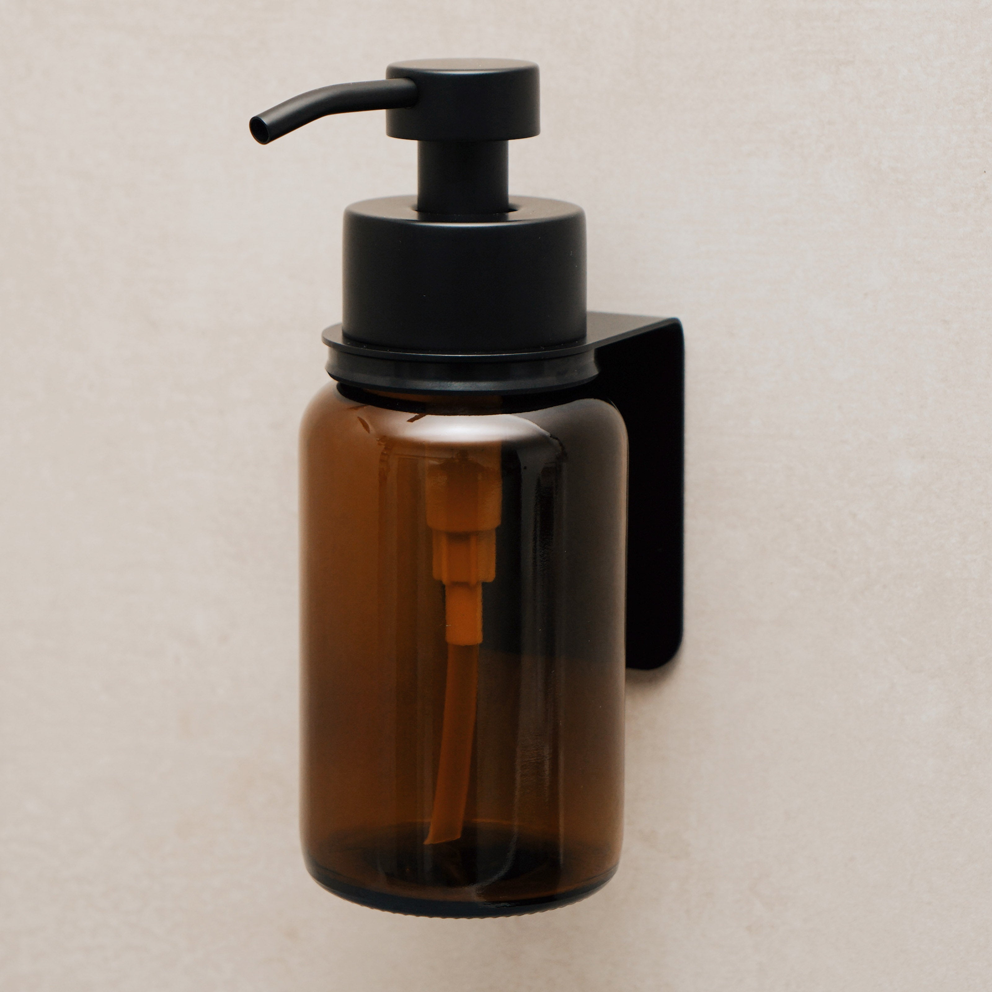 Wand-Seifenspender Braunglas & Edelstahl: Stilvolle Ordnung ohne Bohren