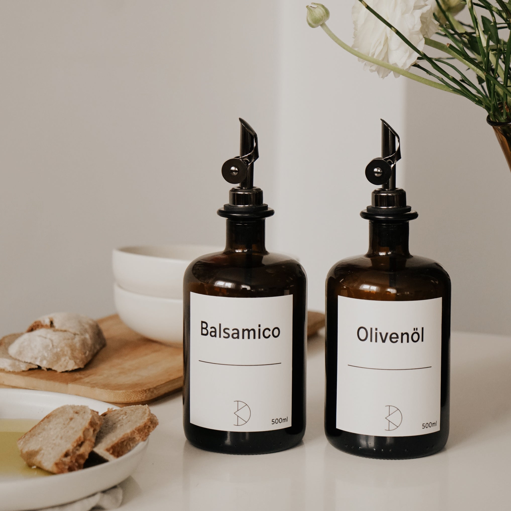 Design Ölflasche aus Braunglas – 500 ml mit Edelstahl-Ausgießer