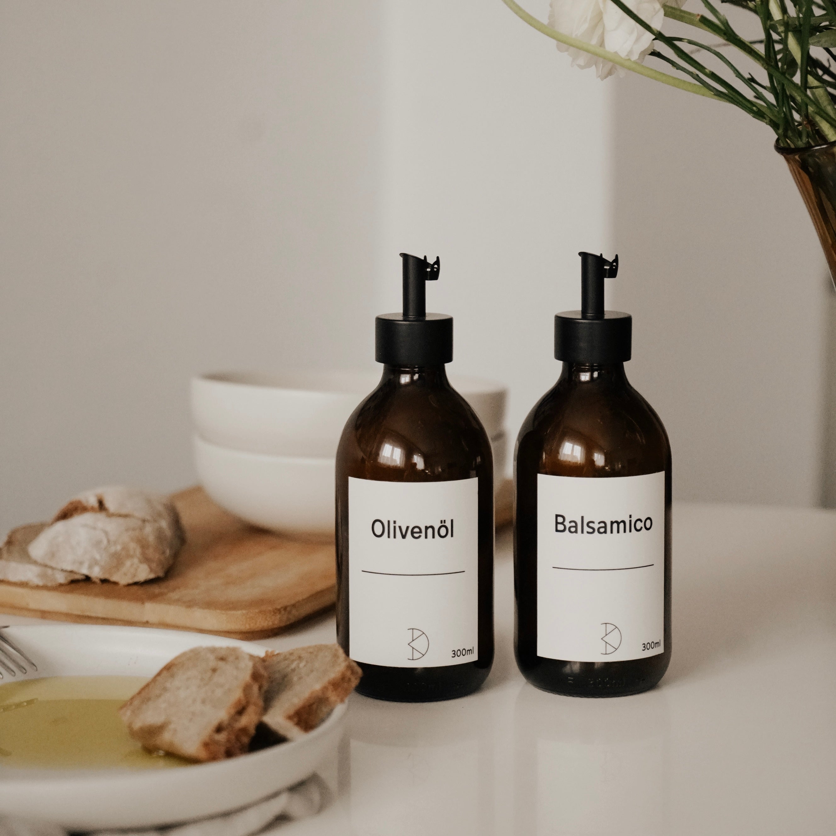Ölspender aus Braunglas – 300 ml Flasche mit Edelstahl-Ausgießer