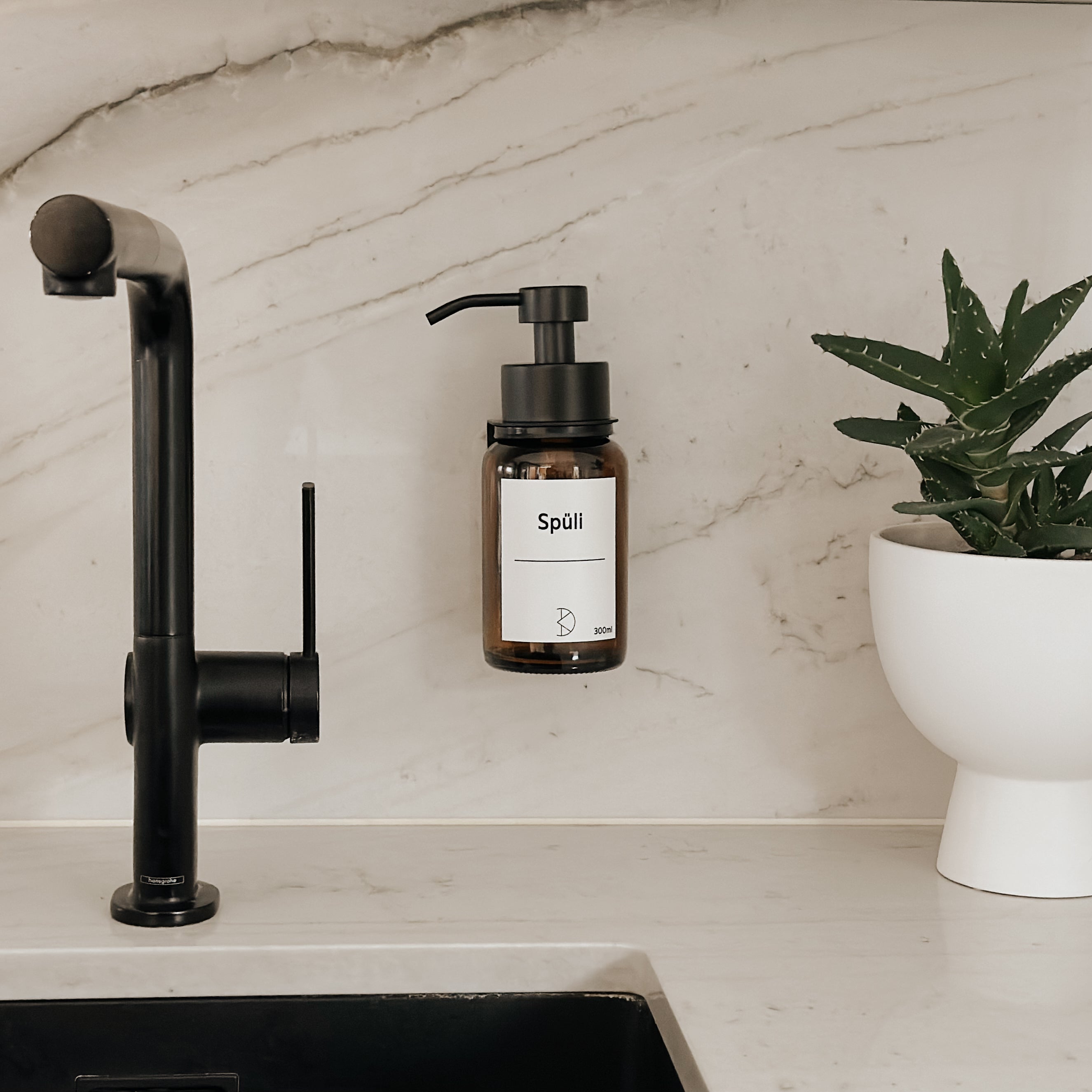 Premium Seifenspender Wandhalterung | 300ml Braunglas & Edelstahl | Ohne Bohren