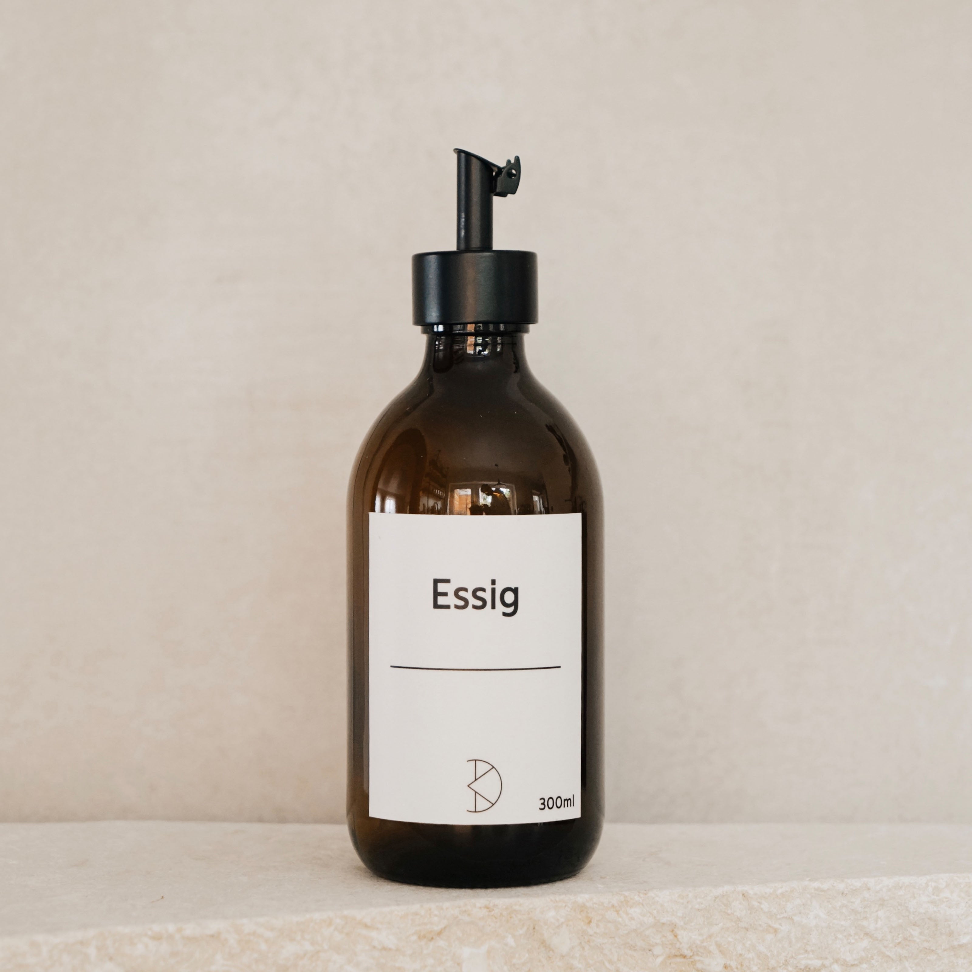 Ölspender aus Braunglas – 300 ml Flasche mit Edelstahl-Ausgießer - Koffs Design